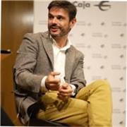 Especialista en estrategia, narrativa y comunicación con 25 años de trayectoria. Cursando el certificado de habilitación docencia.