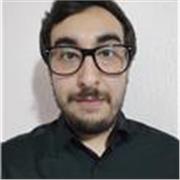 Profesor de inglés que da clases para adolescentes y adultos con una metodología fácil de entender