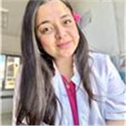 Enseignante dynamique et passionnée – Prête à inspirer vos élèves en ligne. 
