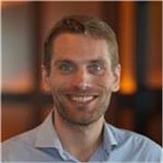 Life Coach profesional certificado, con más de 4 años de experiencia en oratoria y comunicación, imparte clases online.