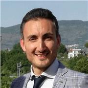 Laureato in scienze giuridiche impartisce lezioni di diritto ed educazione civica per scuole medie e superiori