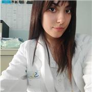 Laureata in biologia con esperienza nell'insegnamento di diverse discipline