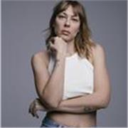 Fotógrafa profesional titulada en formación, empática, creativa y buena comunicadora. Doy clases a quien le apasione este mundo.