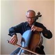 Professionista impartisce lezioni di Violoncello