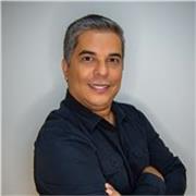 Professor de Ensino Superior ensina do inglês à criação de artes no Canva