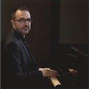 Vuoi imparare a cantare accompagnandoti al pianoforte? Con il mio metodo potrai farlo in modo semplice ed efficace.