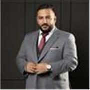 Ich kann Arabisch hervorragend unterrichten, obwohl es meine Muttersprache ist.