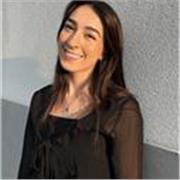 Soy maestra graduada en educación infantil y primaria. Tengo el B2 de inglés y el C2 de catalán.