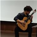 Insegnante di chitarra classica : accordi , arpeggi , studi di repertorio