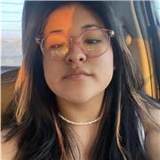 Profesora de inglés que da clases de niños de inicial-primaria