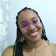 Professora de inglês e portugues ensina crianças de todas as idades