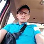 Maestro con experiencia en niños y niñas