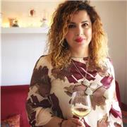 Laureata in fisica
Ottima padronanza della lingua inglese e italiano