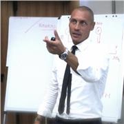 Consulente aziendale propone lezioni in MARKETING