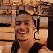 Bonjour moi c'est Yaël, jeune diplômé de l'université de la Réunion en géographie et passionné de sport.