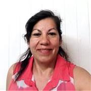 Maestra de inglés, imparte materia en español para niños