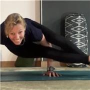 Profesora de Yoga (hatha, vinyasa y yin) para todas las edades y niveles. Puedo dar las clases en inglés o español.