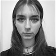 Uczennica międzynarodowej szkoły średniej, chętnie udzielająca korepetycji z jezyka angielskiego dla dzieci online lub na żywo