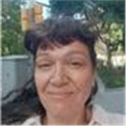 Licenciada en Bellas Artes y con experiencia como arteterapeuta, imparte clases de dibujo anatómico, pintura y diseño web