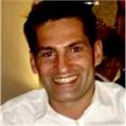 Graduado por universidad inglesa, con 8 años de experiencia viviendo y estudiando en Inglaterra en entorno 100% angloparlante.