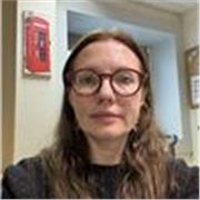 Professeure native titulaire de CELTA et Master 2 avec 18 ans d'expérience, j'offre des cours selon vos besoins.