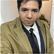 Psicólogo que imparte conocimientos de la rama haciéndolo entendible a todo público