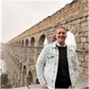 Soy un Ingeniero Químico Industrial con una sólida base académica que incluye un MBA y un Máster en Project Management. 