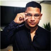 Profesor de apoyo escolar, especializado en drama y literatura