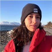 Profesora de inglés con C1 y experiencia 6 años viviendo en el extranjero. Público variado de clases, gente aprendiendo el idioma.