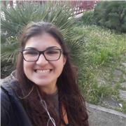 Laureanda in lingue impartisce lezione d'inglese da remoto