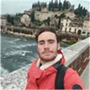Diplomato in Relazioni internazionali per il marketing e attualmente iscritto alla facoltà universitaria di Scienze internazionali per il marketing