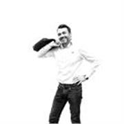 Professeur en marketing et communication avec 25 ans d'expérience professionnelle en qualité de marketing manager