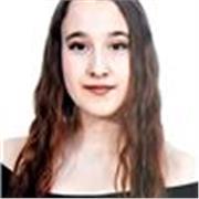 Me describo como una persona responsable, paciente y comprometida. Ofrezco cuidado infantil y clases de apoyo en ciencias.