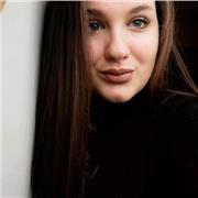 Profesora de lengua imparte clase a niños hasta 2° de bachillerato