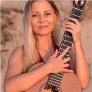 Chitarrista concertista impartisce lezioni di musica