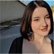Soy una estudiante de carrera, con certificado B2 en inglés del British Council Aptis, quedándome a 1 punto del nivel avanzado C1.