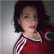 Practicante de Educación Física imparte clases a niños de todas las edades