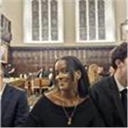 He estudiado en Inglaterra y hablo inglés de forma nativa. 