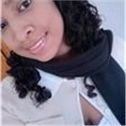 Docente titulada como auxiliar en primera infancia con niños en edades entre los O a 5 años 