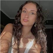 Sei alla ricerca di un insegnante giovane e alla mano? Perfetto, sceglimi e sarò pronta ad aiutarti