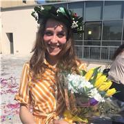 Insegnante alle scuole medie, laureata in lettere moderne e storia dell'arte, propone lezioni ed aiuto compiti in materie umanistiche