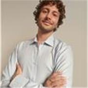 Insegnante di filosofia con laurea magistrale ed esperienza come educatore e insegnate.