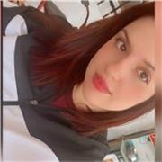 Profesora de ingles imparte clases de todas las materias de letras