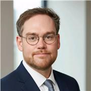 I’m a Chartered Accountant (ACA, x PwC) and lecturer at Queen Mary University of London, specialising in accounting and audit.