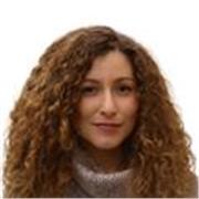 Profesora titulada en Grado de Educación infantil y como profesora de español, ofrece clases de idiomas.