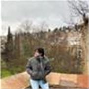 Soy un chico al que le apasiona enseñar y a la vez aprender.