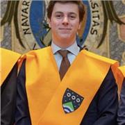 Estudiante de Humanidades en la unav. Tres años de estudio en colegio inglés.