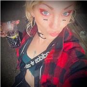 I love to help people and pass on my experience and knowledge