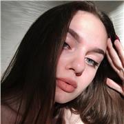 Native Russian journalist offering tailored online lessons for all levels, from beginners to advanced speakers seeking fluency.