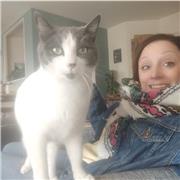 Éducatrice spécialisée de formation, j'ai au préalable du un bac littéraire suivi d'une licence LLCE d'Anglais.